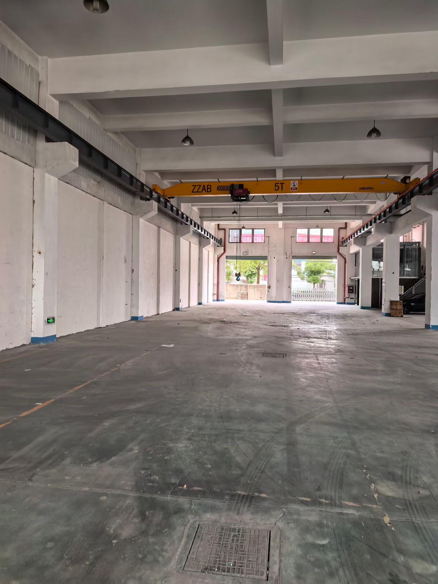 太仓城厢镇独门独院3层结构8500平，带2亩空地招